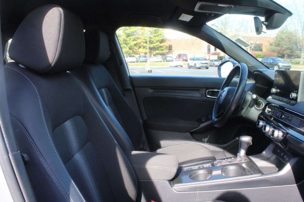 Honda Civic Sedan Vehicle Full-screen Gallery Image 12