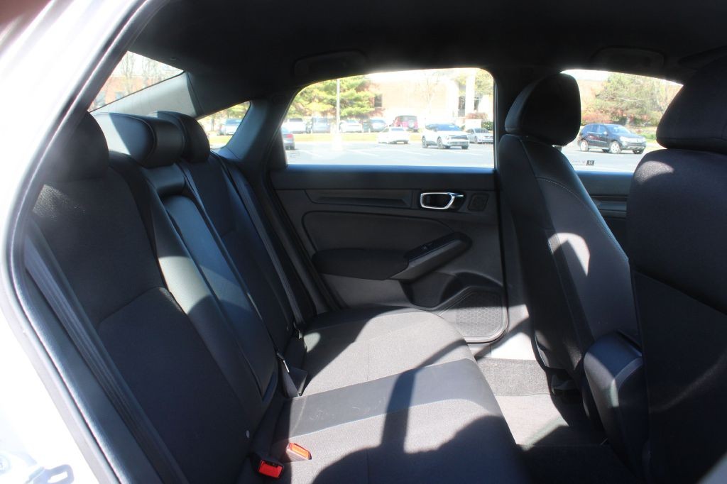 Honda Civic Sedan Vehicle Full-screen Gallery Image 13