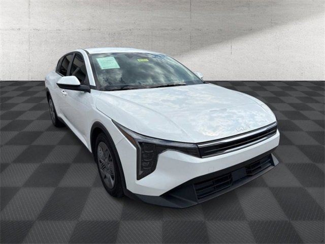 Kia K4 Vehicle Full-screen Gallery Image 04