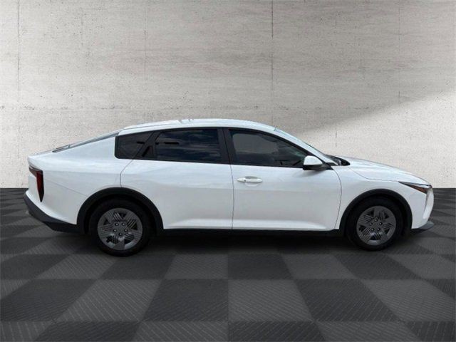 Kia K4 Vehicle Full-screen Gallery Image 08