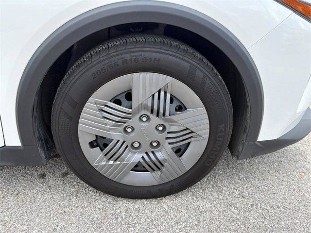 Kia K4 Vehicle Full-screen Gallery Image 09