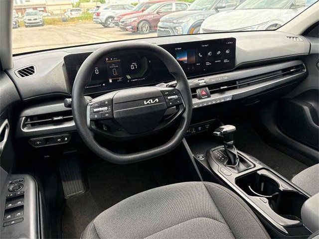 Kia K4 Vehicle Full-screen Gallery Image 22