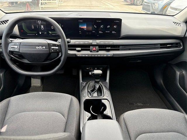 Kia K4 Vehicle Full-screen Gallery Image 24
