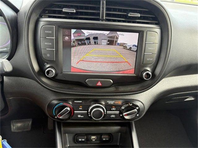 Kia Soul Vehicle Full-screen Gallery Image 12