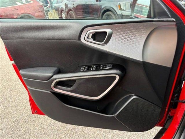 Kia Soul Vehicle Full-screen Gallery Image 15