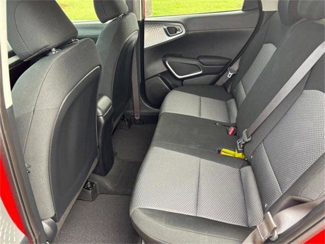 Kia Soul Vehicle Full-screen Gallery Image 18