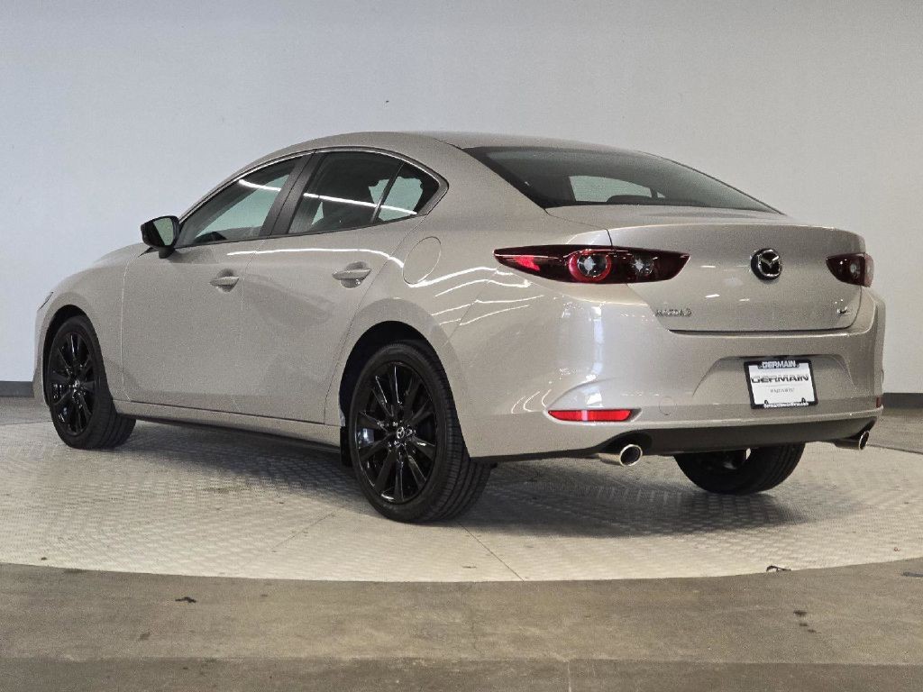 Mazda Mazda3 Sedan Vehicle Full-screen Gallery Image 02