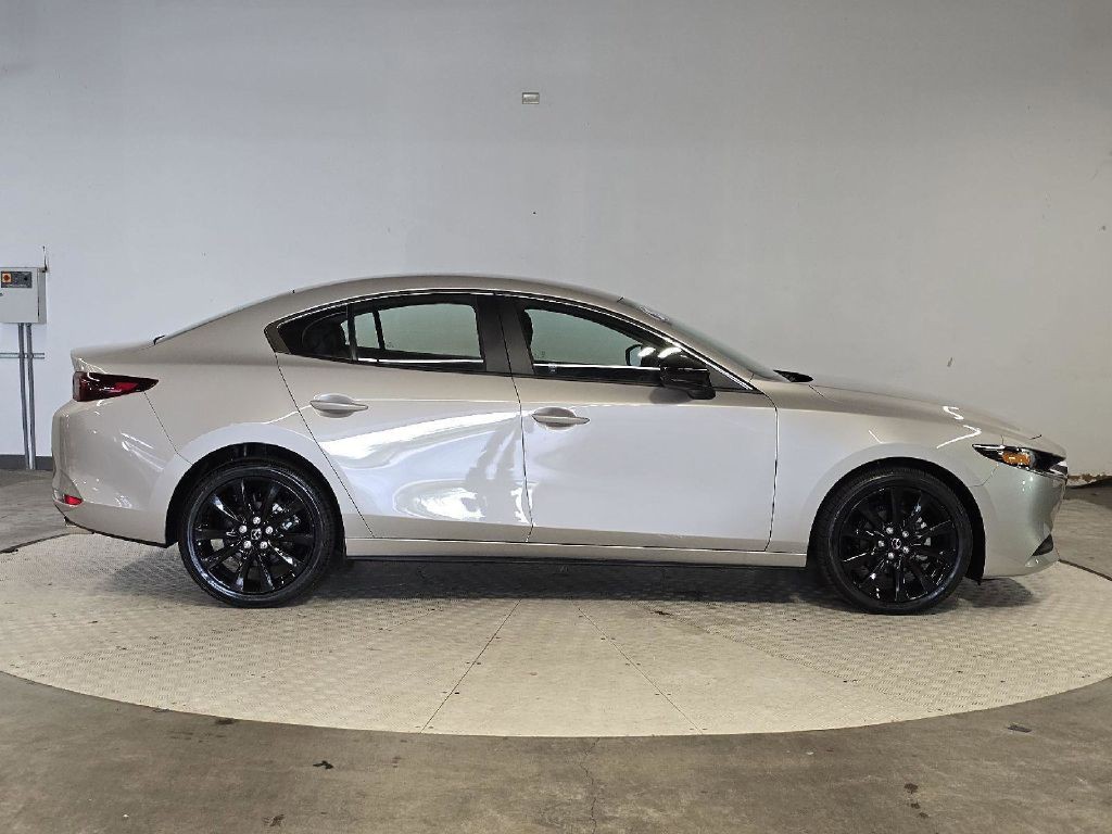 Mazda Mazda3 Sedan Vehicle Full-screen Gallery Image 04