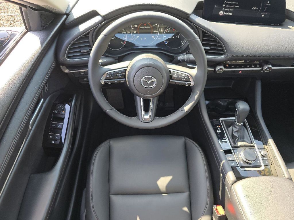 Mazda Mazda3 Sedan Vehicle Full-screen Gallery Image 09