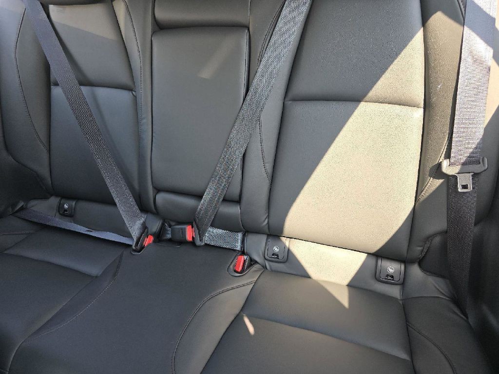 Mazda Mazda3 Sedan Vehicle Full-screen Gallery Image 11