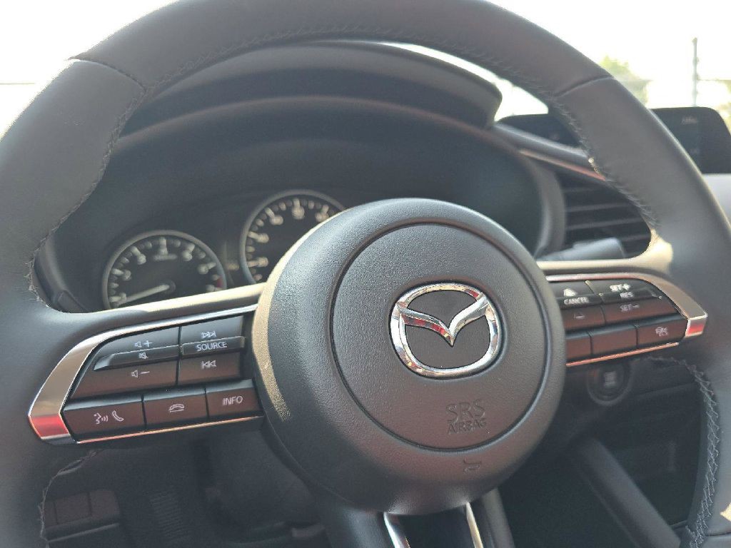 Mazda Mazda3 Sedan Vehicle Full-screen Gallery Image 14