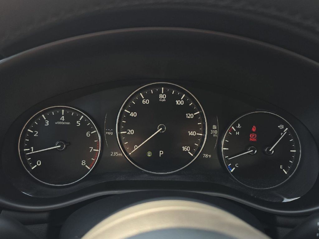 Mazda Mazda3 Sedan Vehicle Full-screen Gallery Image 15