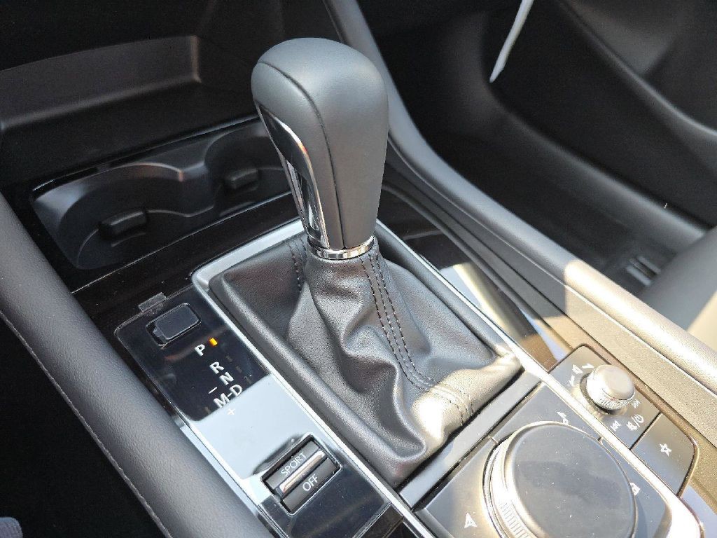 Mazda Mazda3 Sedan Vehicle Full-screen Gallery Image 17