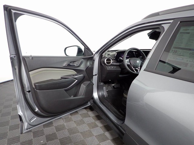 Chevrolet Trax Vehicle Full-screen Gallery Image 11