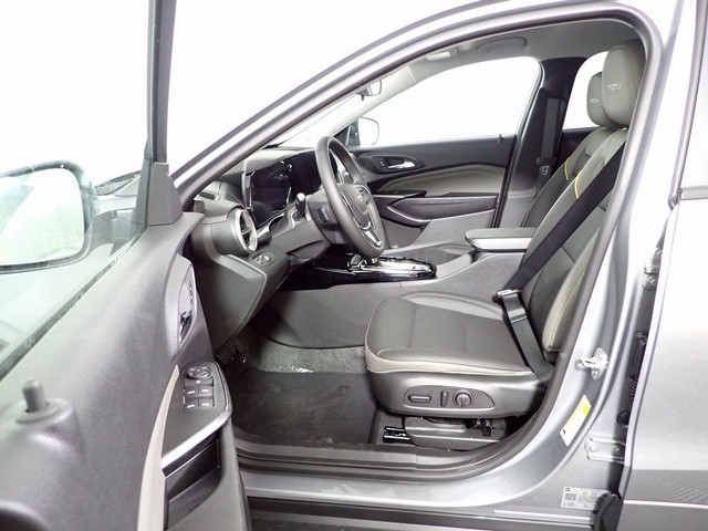 Chevrolet Trax Vehicle Full-screen Gallery Image 12