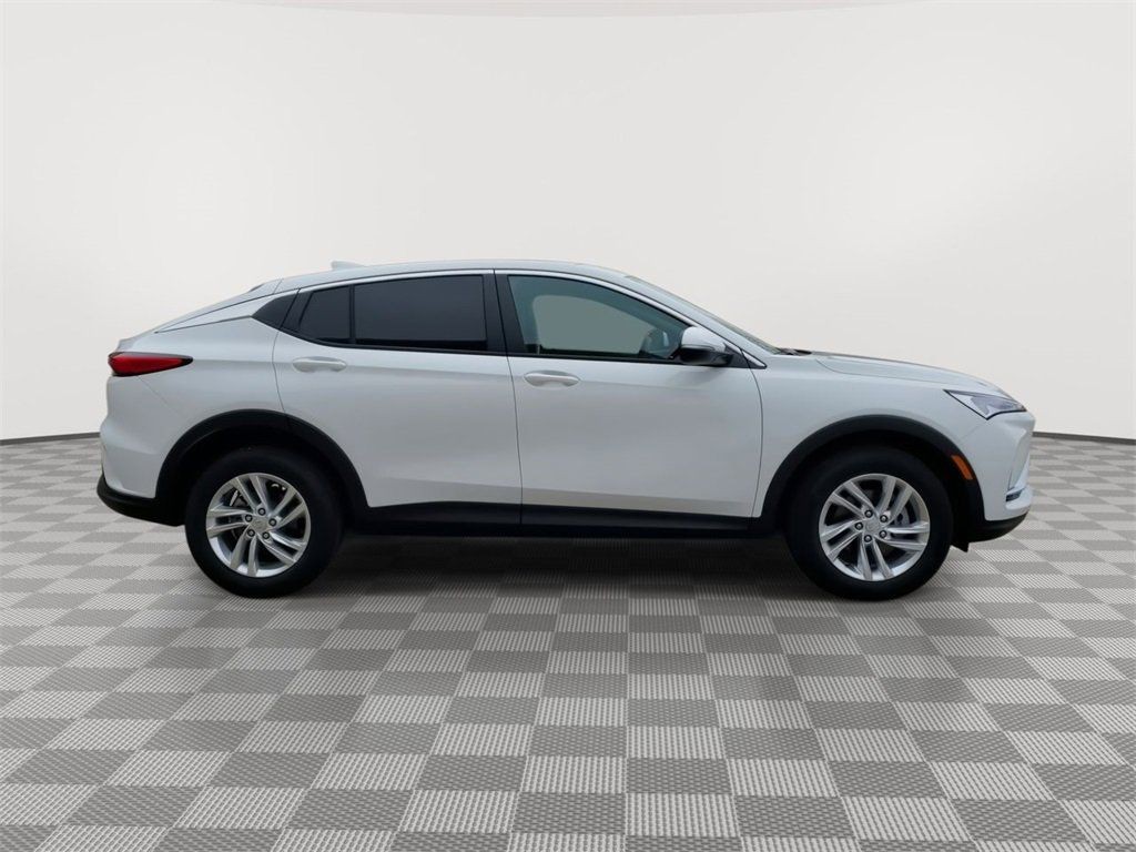 Buick Envista Vehicle Full-screen Gallery Image 09