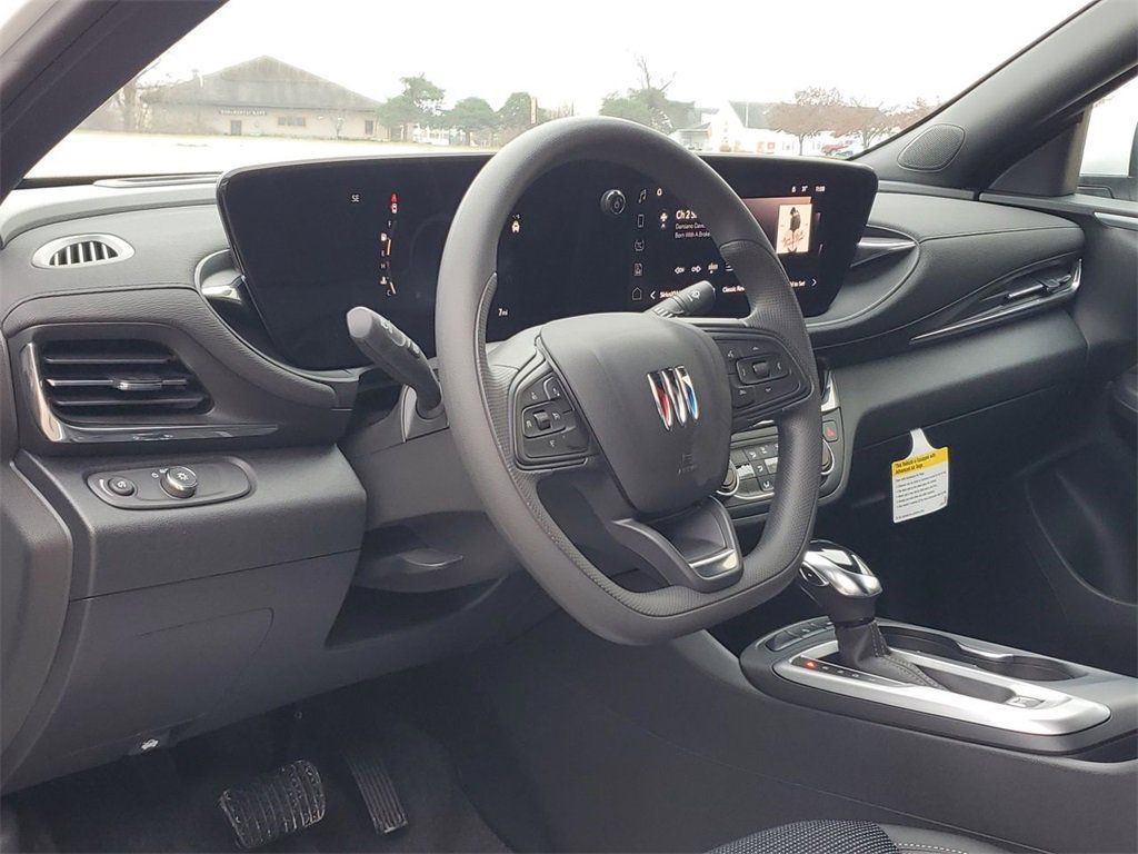 Buick Envista Vehicle Full-screen Gallery Image 10