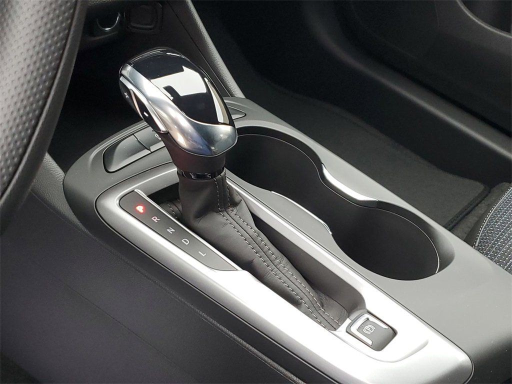 Buick Envista Vehicle Full-screen Gallery Image 14