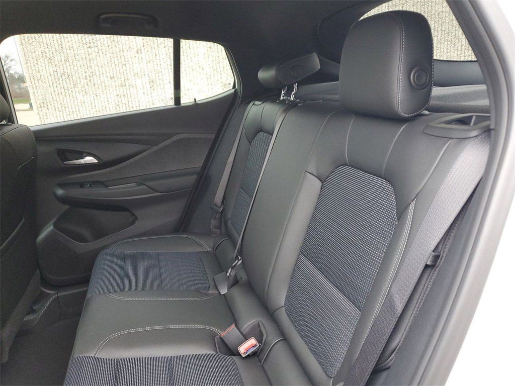 Buick Envista Vehicle Full-screen Gallery Image 16