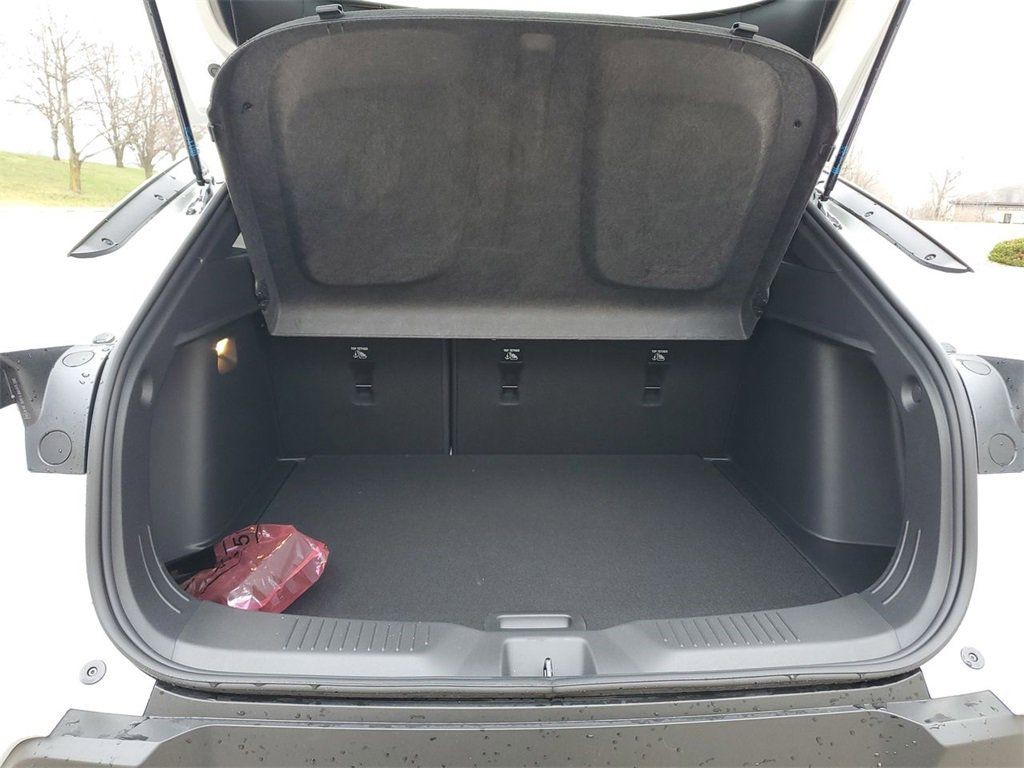 Buick Envista Vehicle Full-screen Gallery Image 17