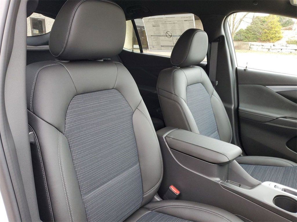 Buick Envista Vehicle Full-screen Gallery Image 18