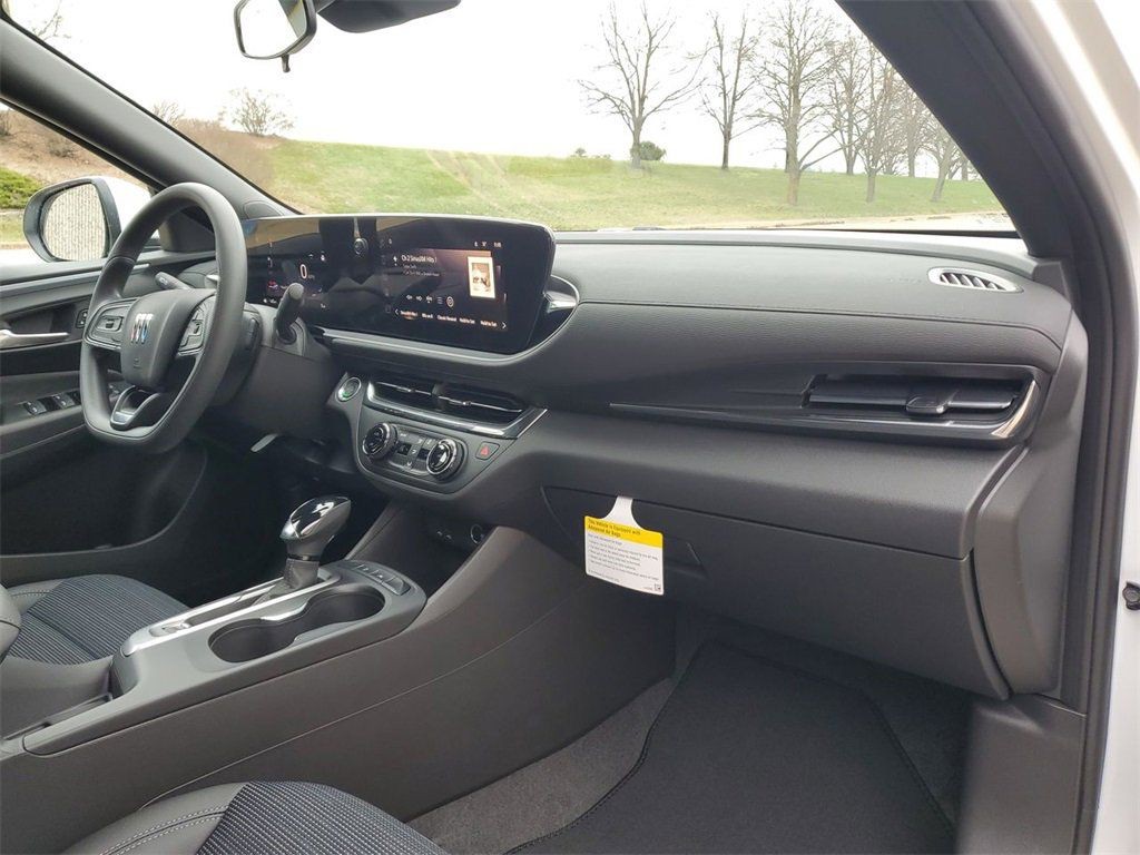 Buick Envista Vehicle Full-screen Gallery Image 19