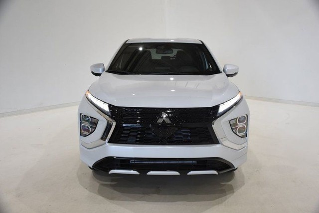 Mitsubishi Eclipse Cross Vehicle Full-screen Gallery Image 02