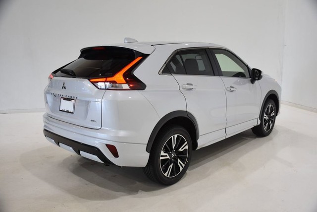 Mitsubishi Eclipse Cross Vehicle Full-screen Gallery Image 04
