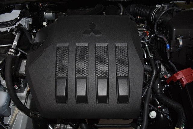 Mitsubishi Eclipse Cross Vehicle Full-screen Gallery Image 07