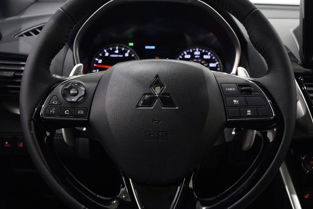 Mitsubishi Eclipse Cross Vehicle Full-screen Gallery Image 09