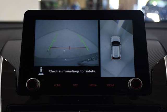 Mitsubishi Eclipse Cross Vehicle Full-screen Gallery Image 11