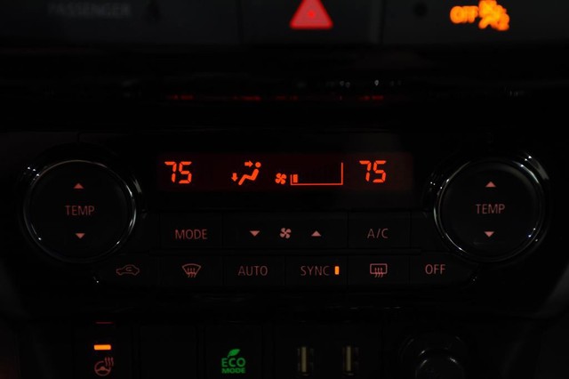 Mitsubishi Eclipse Cross Vehicle Full-screen Gallery Image 12