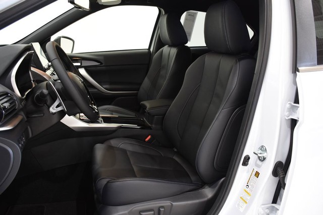 Mitsubishi Eclipse Cross Vehicle Full-screen Gallery Image 13