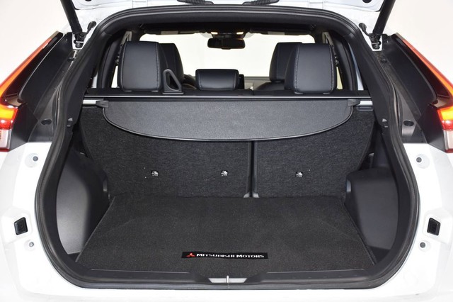 Mitsubishi Eclipse Cross Vehicle Full-screen Gallery Image 15