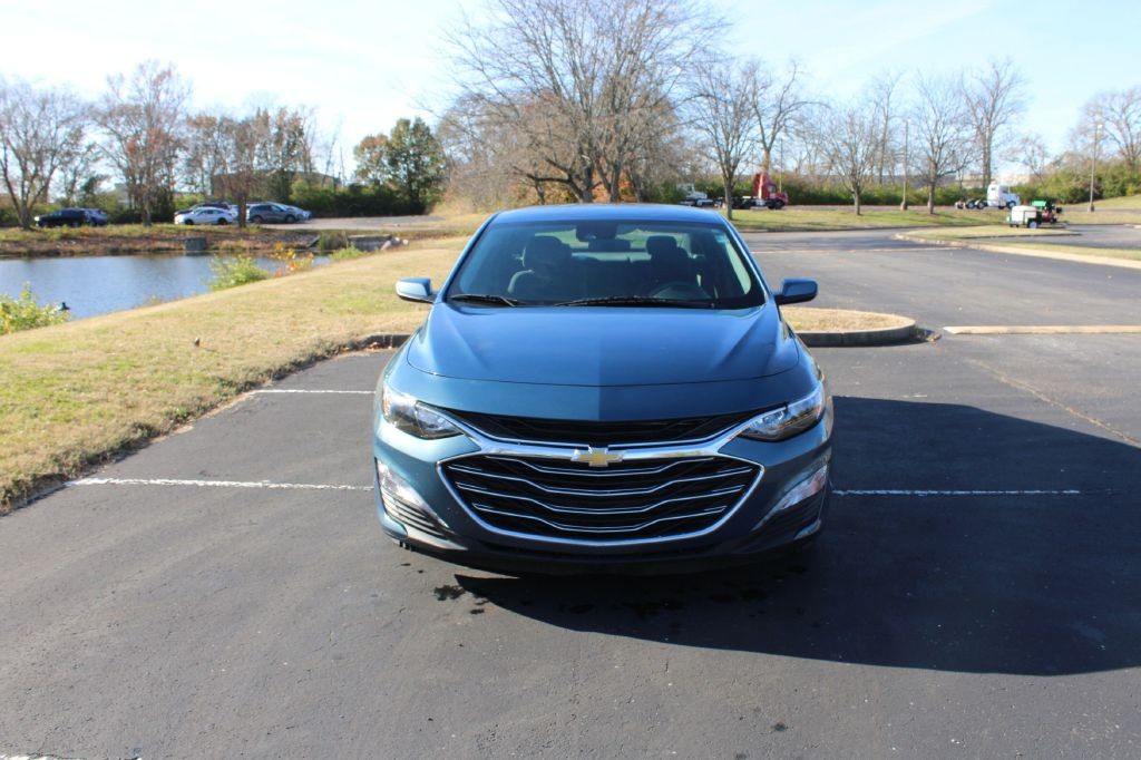 Chevrolet Malibu Vehicle Full-screen Gallery Image 03