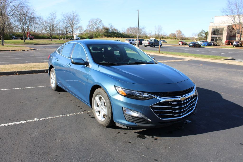 Chevrolet Malibu Vehicle Full-screen Gallery Image 04