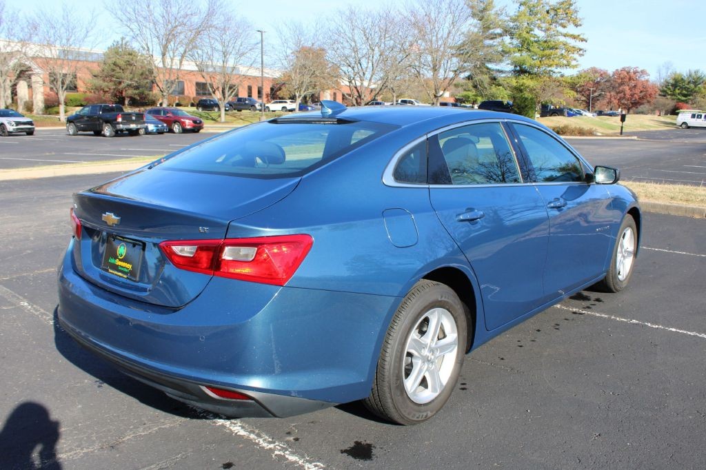 Chevrolet Malibu Vehicle Full-screen Gallery Image 06