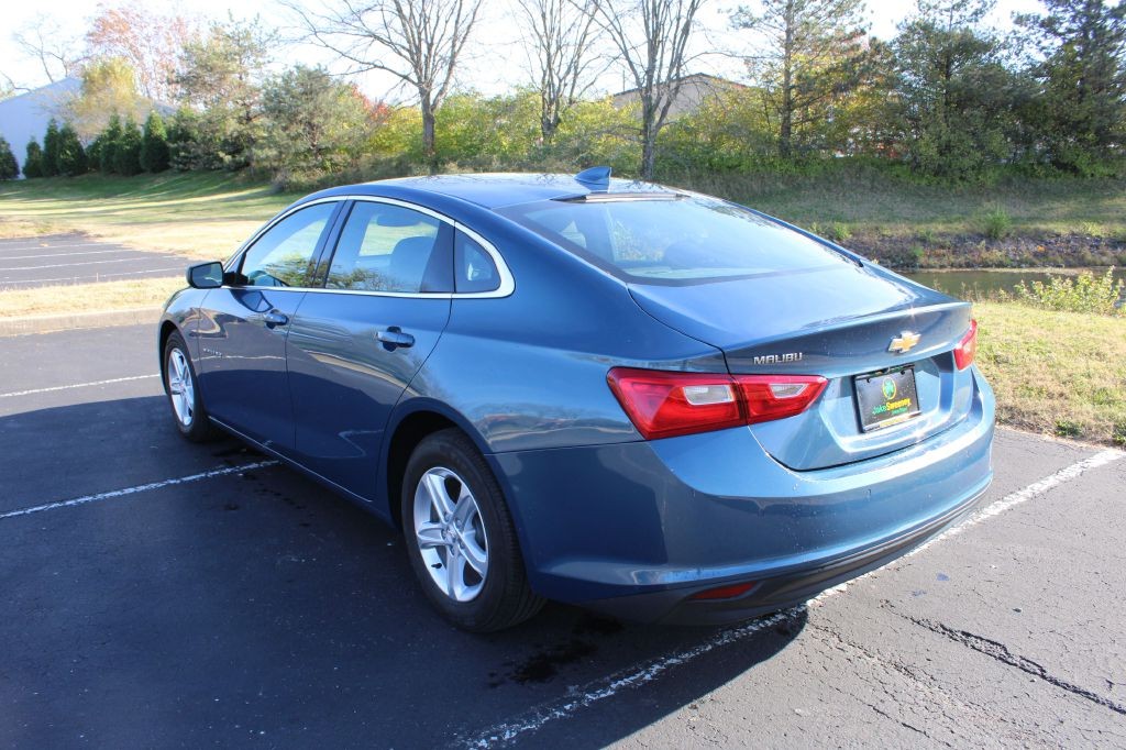 Chevrolet Malibu Vehicle Full-screen Gallery Image 08