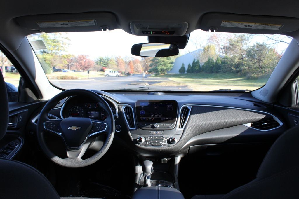 Chevrolet Malibu Vehicle Full-screen Gallery Image 14