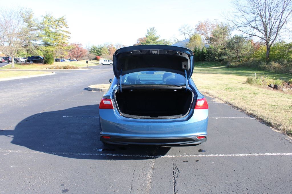 Chevrolet Malibu Vehicle Full-screen Gallery Image 15
