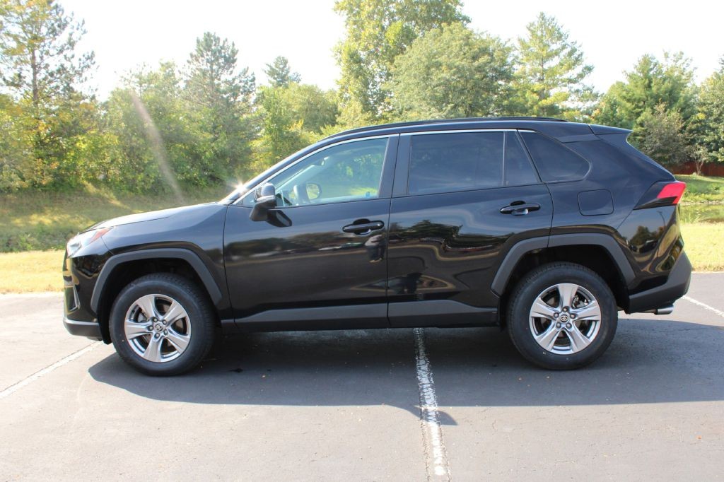 Toyota RAV4 Vehicle Full-screen Gallery Image 01