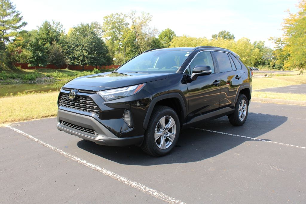 Toyota RAV4 Vehicle Full-screen Gallery Image 02