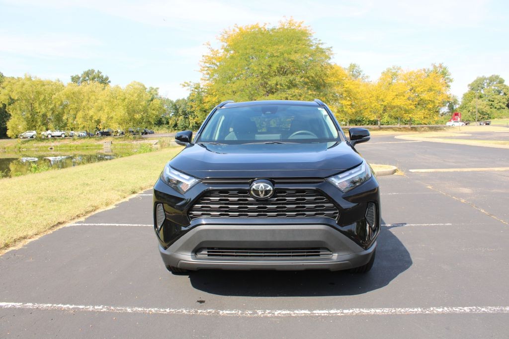 Toyota RAV4 Vehicle Full-screen Gallery Image 03