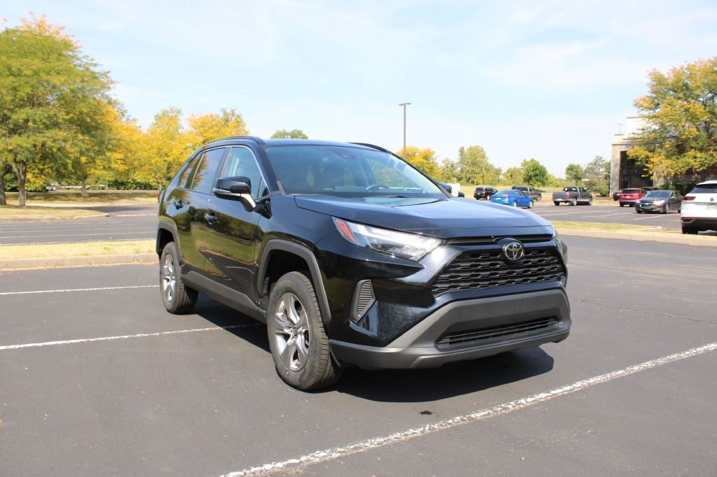 Toyota RAV4 Vehicle Full-screen Gallery Image 04