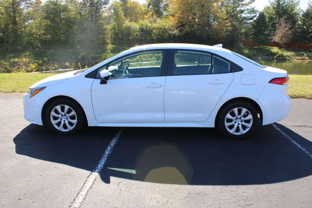 Toyota Corolla Vehicle Full-screen Gallery Image 01