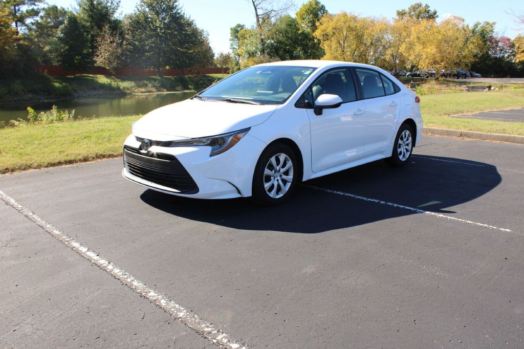 Toyota Corolla Vehicle Full-screen Gallery Image 02