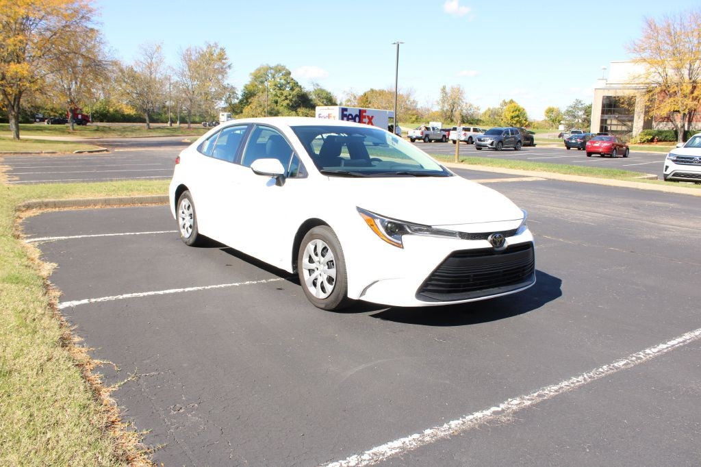 Toyota Corolla Vehicle Full-screen Gallery Image 04