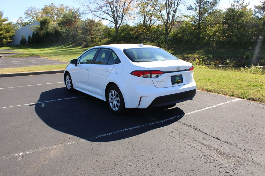 Toyota Corolla Vehicle Full-screen Gallery Image 08