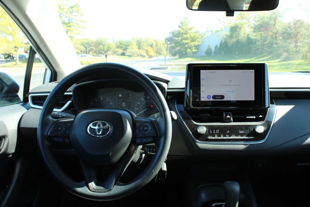 Toyota Corolla Vehicle Full-screen Gallery Image 09
