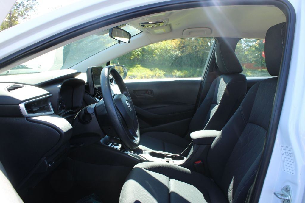 Toyota Corolla Vehicle Full-screen Gallery Image 10